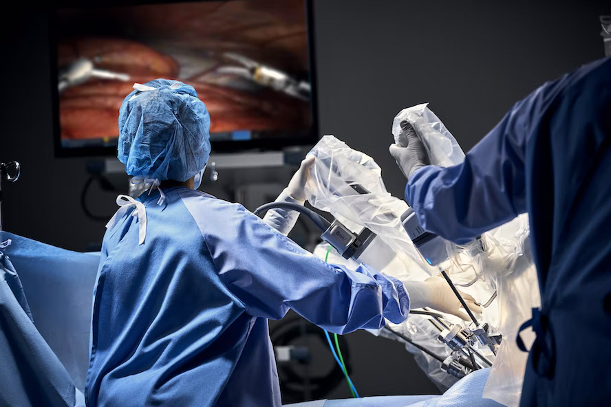 operating-room-staff-with-vision-cart